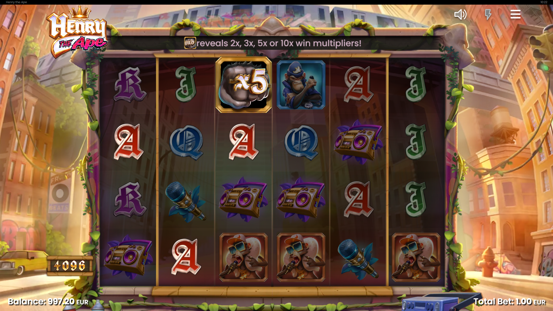 Land Wilds on the reels for the chance of random multipliers